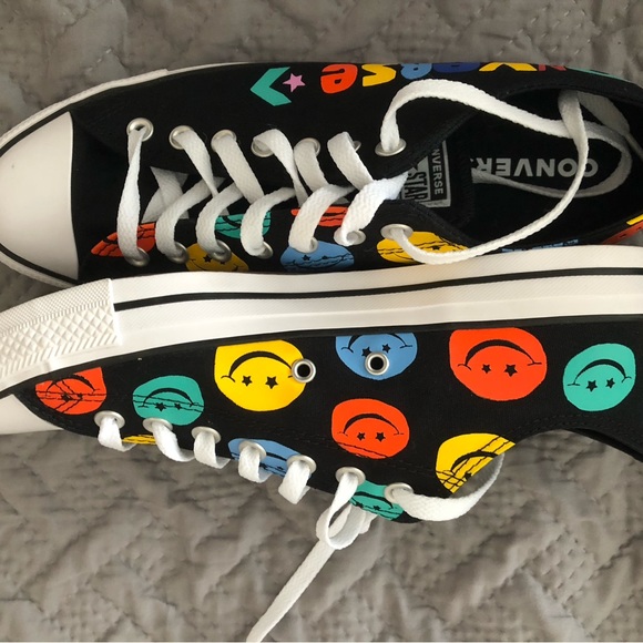 BRAND NEW NEVER WORN CONVERSE - Picture 8 of 9